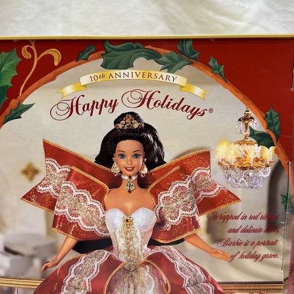 Happy Holidays Barbie - Picture 7 of 11